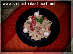 Kochbuchbilder/tomate-mozarella-nudel-ok.jpg